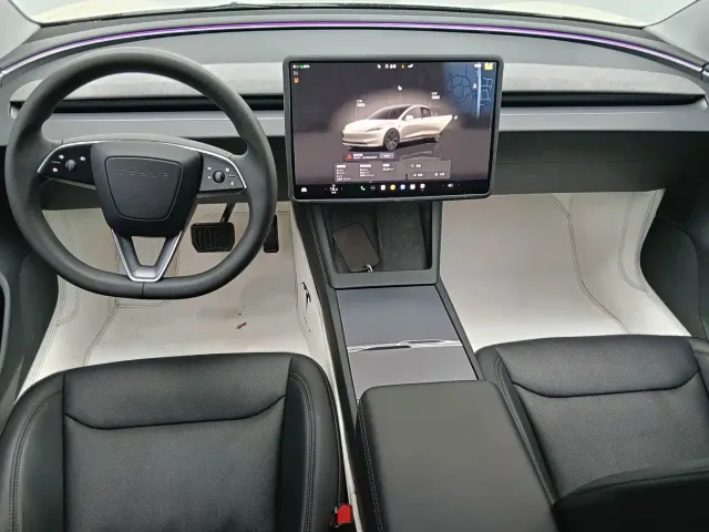 Tesla Model 3 — Фото автомобиля 10