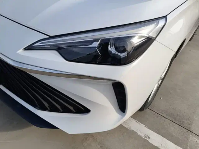 Roewe i5 — Фото автомобиля 23