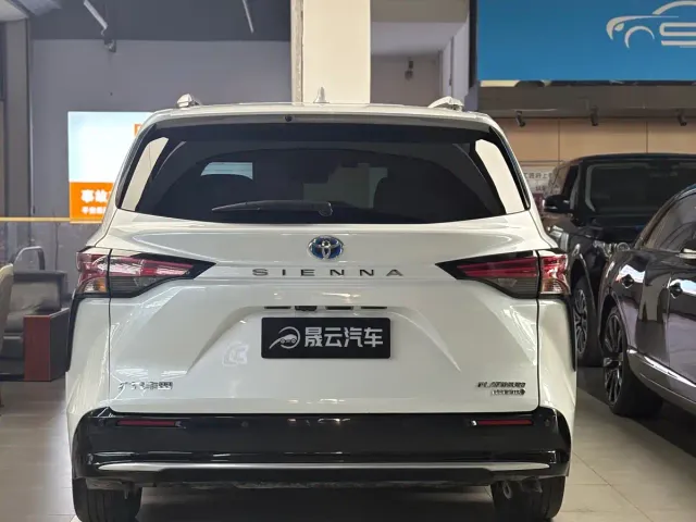 Toyota Sienna — Фото автомобиля 8