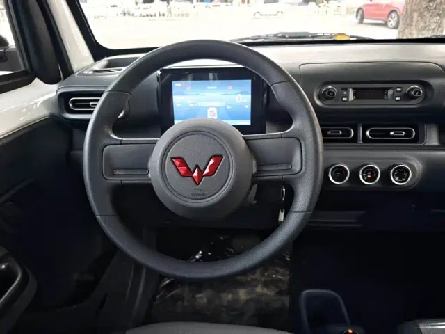 Wuling Zhiguang NEV — Фото автомобиля 10