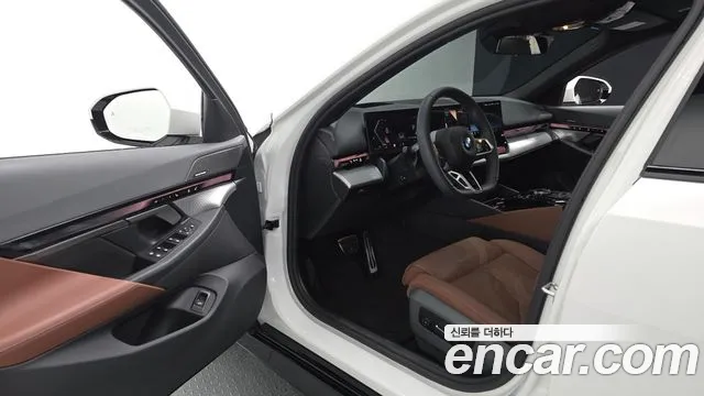 BMW 5-Series 5 серия (G60) 530i xDrive M Sport — Фото автомобиля 9