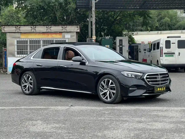 Mercedes-Benz E-Class — Фото автомобиля 3