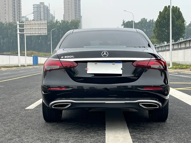 Mercedes-Benz E-Class — Фото автомобиля 5