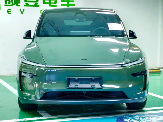 Tesla Model Y 2026 Rear-Wheel Drive — Фото автомобиля 4