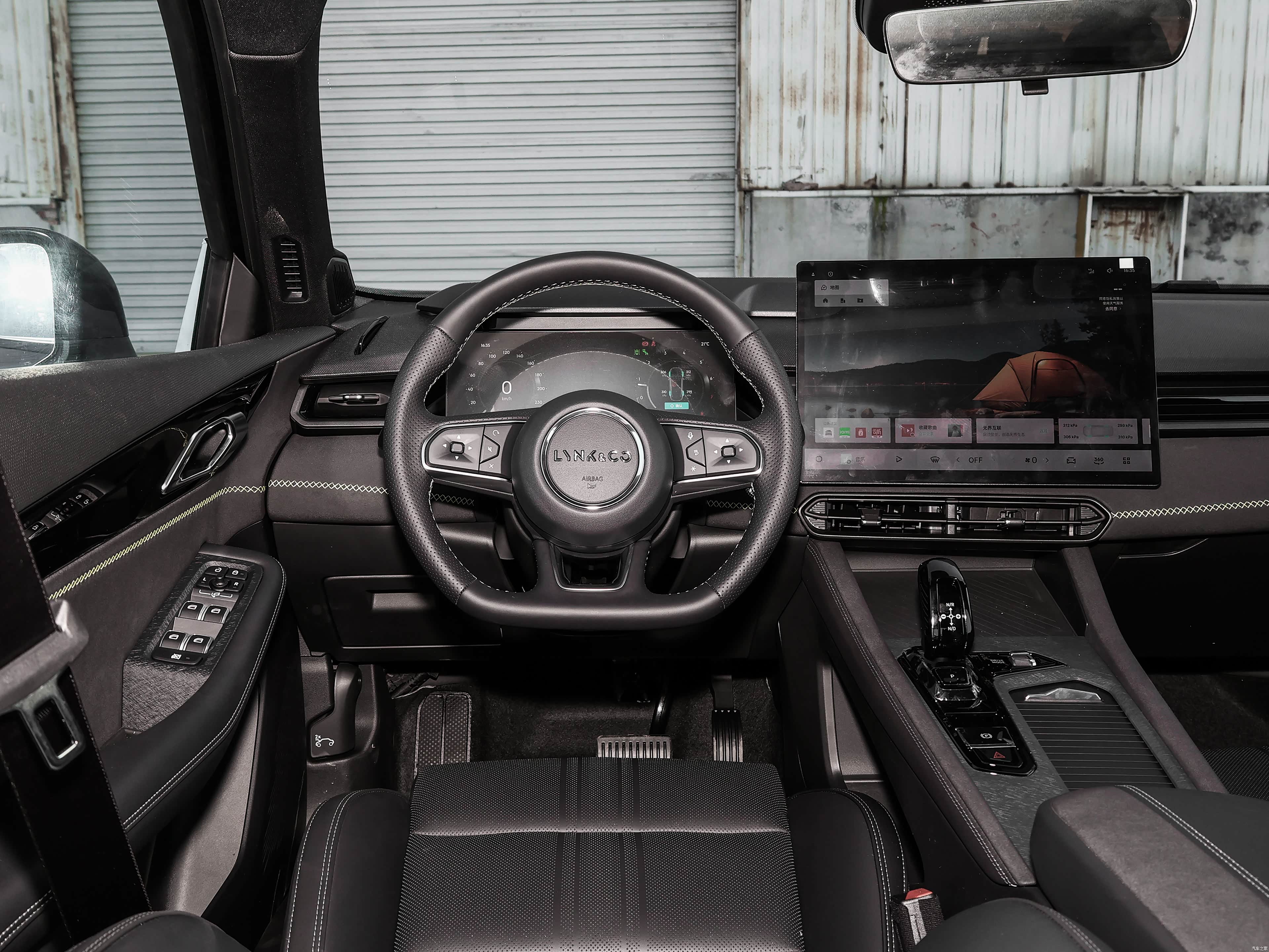 Lynk & Co 03 — Фото автомобиля 7