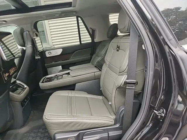 Lincoln Navigator — Фото автомобиля 16