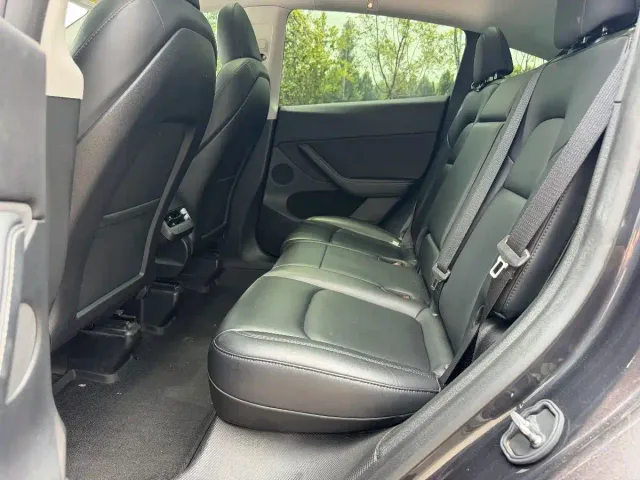 Tesla Model Y — Фото автомобиля 15