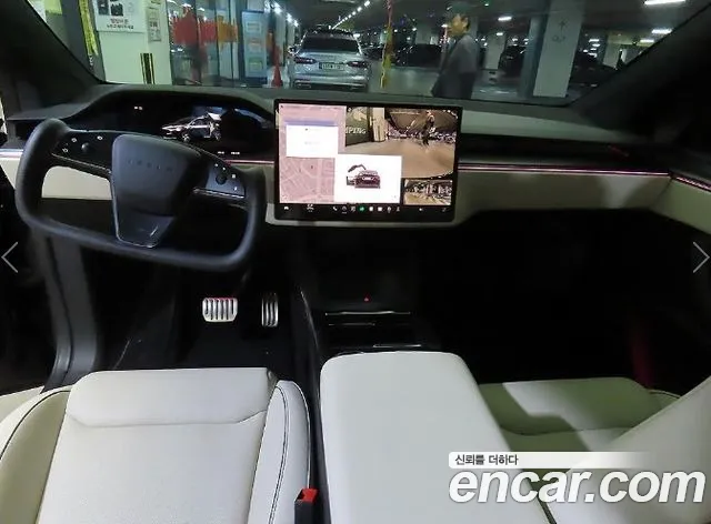 Tesla Model X — Фото автомобиля 11
