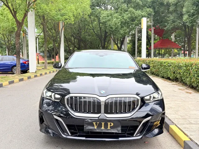 BMW 5 Series — Фото автомобиля 2