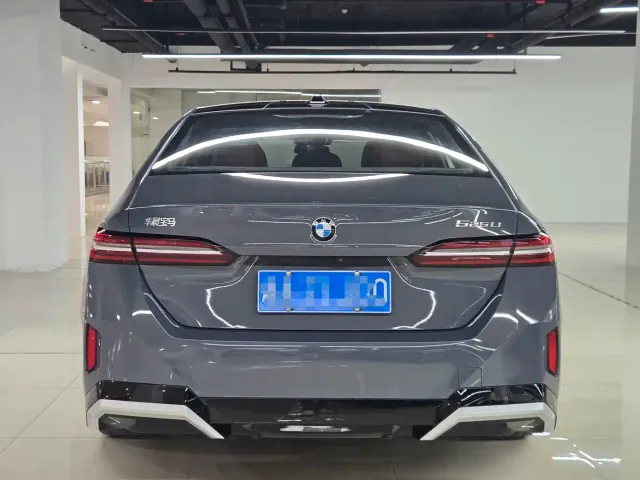 BMW 5 Series — Фото автомобиля 13