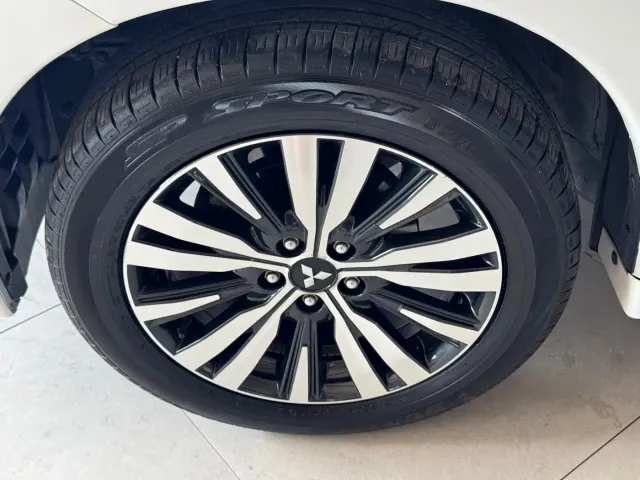 Mitsubishi Outlander — Фото автомобиля 3