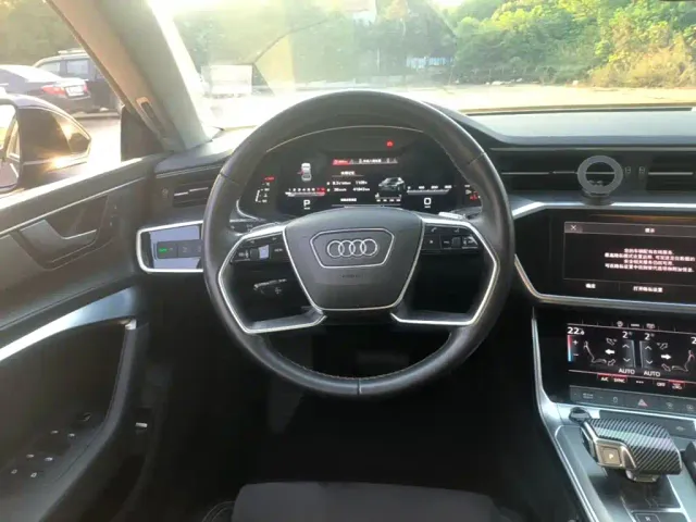 Audi A7L — Фото автомобиля 10