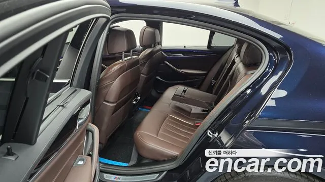 BMW 5 Series G30 — Фото автомобиля 17