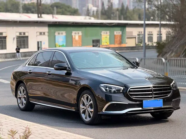 Mercedes-Benz E-Class — Фото автомобиля 3
