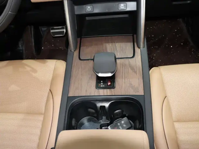 Land Rover Discovery Sport — Фото автомобиля 14