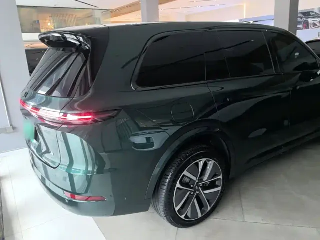 Li Auto L9 — Фото автомобиля 6