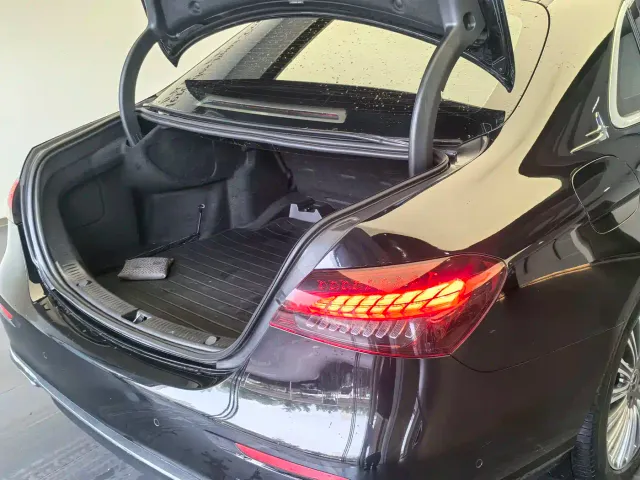 Mercedes-Benz E-Class — Фото автомобиля 8