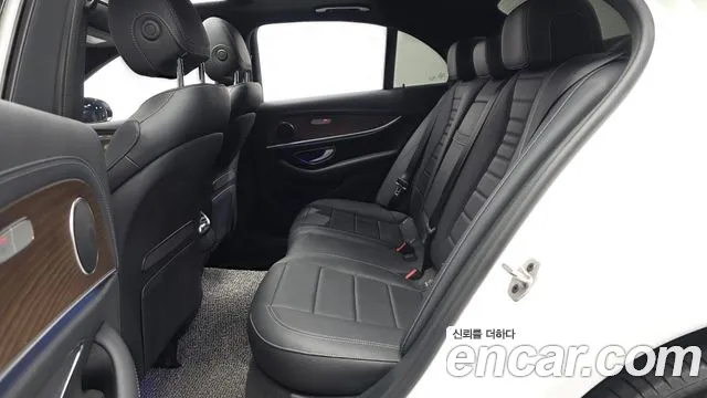 Mercedes-Benz E-Class — Фото автомобиля 26