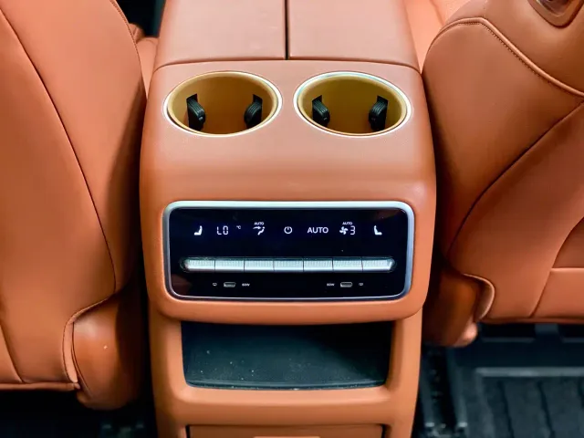 Li Auto L8 — Фото автомобиля 21
