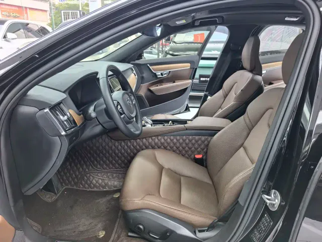 Volvo S90 — Фото автомобиля 5