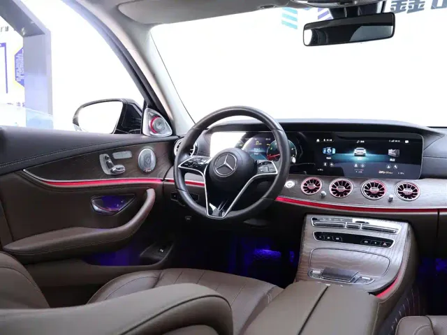 Mercedes-Benz E-Class — Фото автомобиля 14
