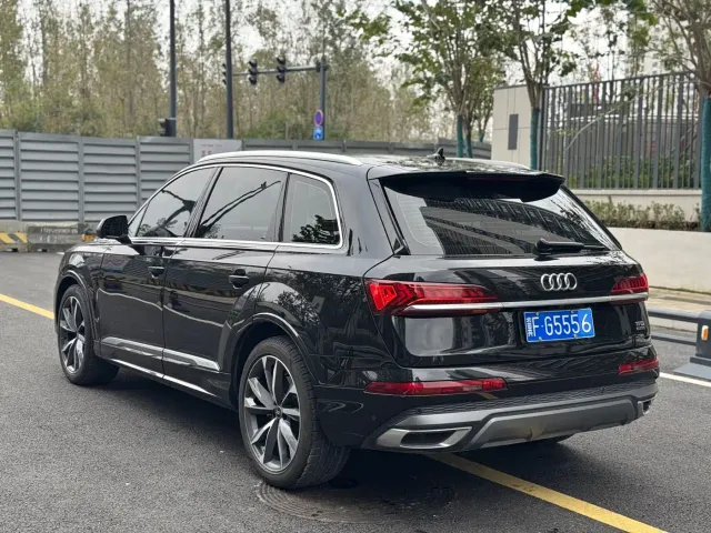 Audi Q7 — Фото автомобиля 9