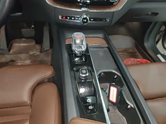 Volvo XC60 — Фото автомобиля 13