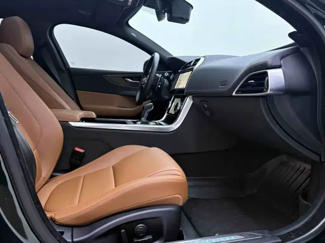 Jaguar XEL — Фото автомобиля 19