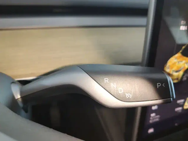 Tesla Model Y — Фото автомобиля 13