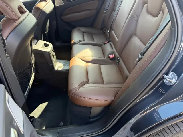 Volvo XC60 — Фото автомобиля 12