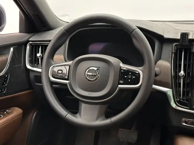 Volvo S90 — Фото автомобиля 12