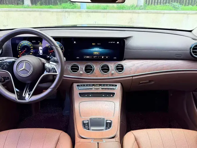 Mercedes-Benz E-Class — Фото автомобиля 2