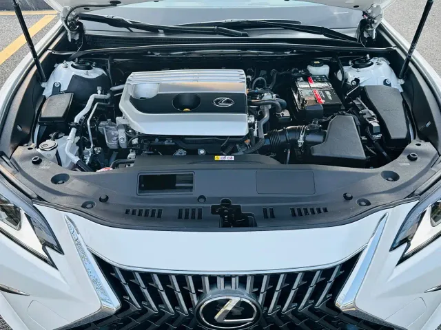 Lexus ES — Фото автомобиля 12