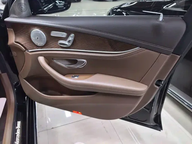 Mercedes-Benz E-Class — Фото автомобиля 10