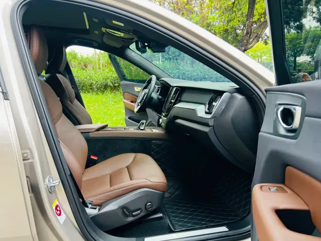 Volvo XC60 — Фото автомобиля 14