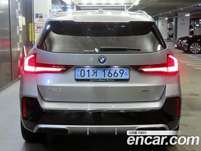 BMW iX1 U11 — Фото автомобиля 5