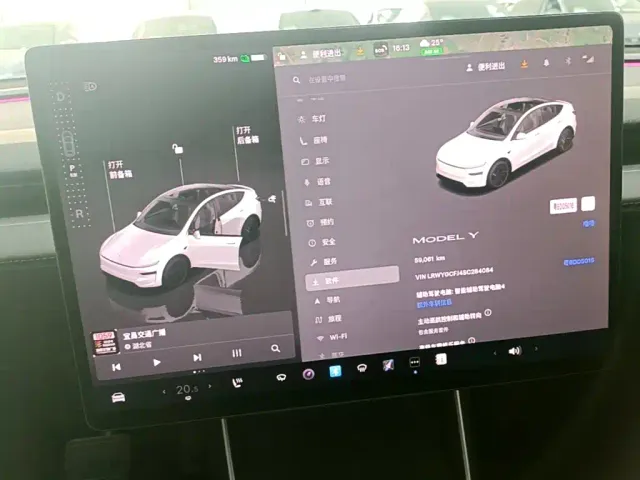 Tesla Model Y — Фото автомобиля 11