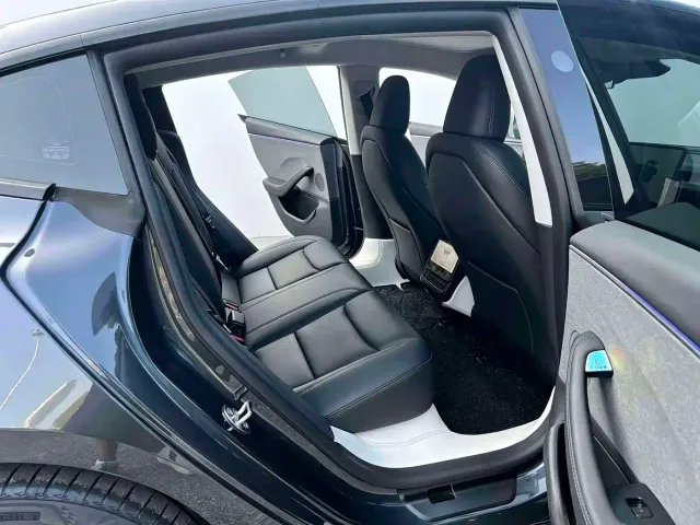 Tesla Model 3 — Фото автомобиля 6
