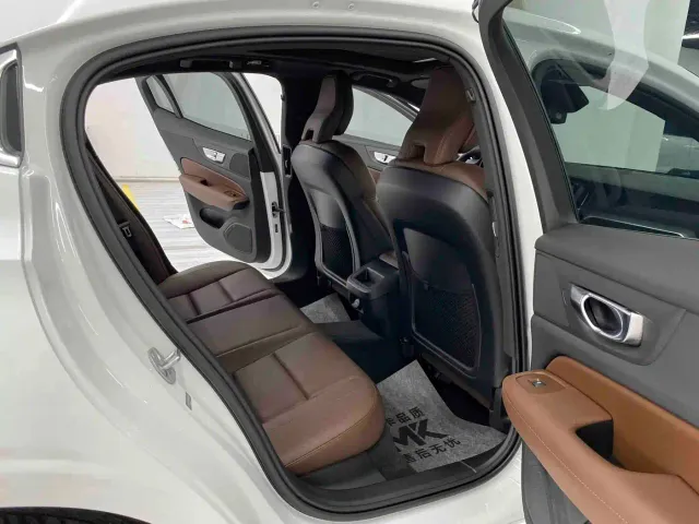 Volvo S60 — Фото автомобиля 11