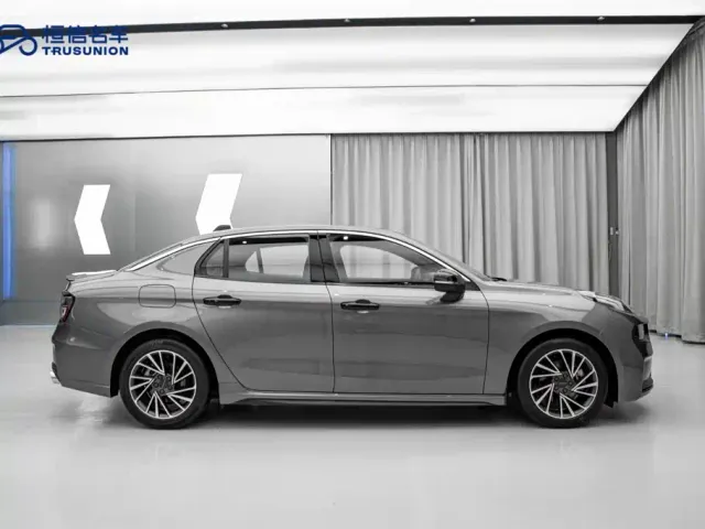 Lynk & Co 03 — Фото автомобиля 4