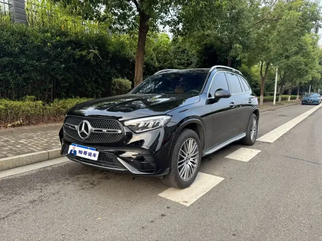 Фотография автомобиля — Mercedes-Benz GLC-Class