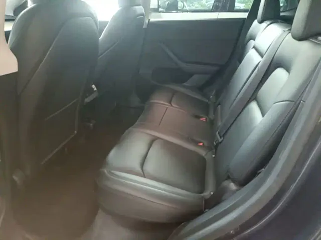 Tesla Model Y — Фото автомобиля 16