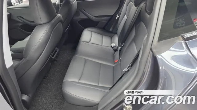 Tesla Model 3 — Фото автомобиля 22