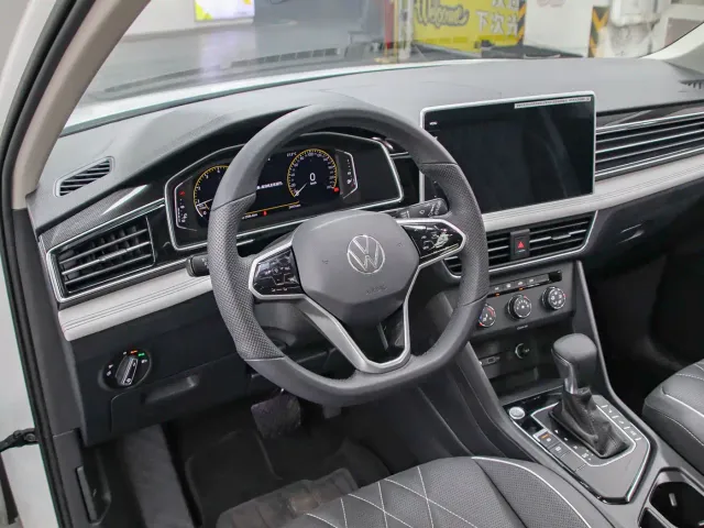 Volkswagen Tiguan L — Фото автомобиля 5
