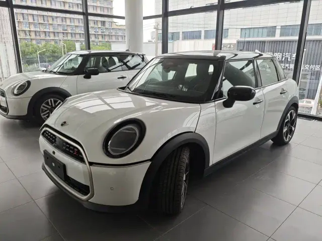 Фотография автомобиля — MINI Hatch
