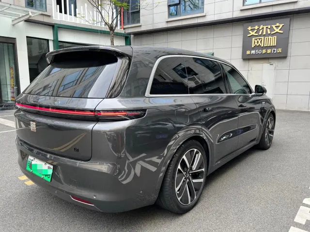 Li Auto L8 — Фото автомобиля 12