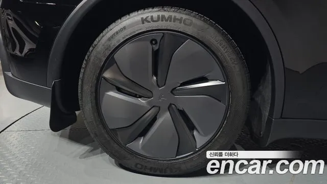 Tesla Model Y — Фото автомобиля 18