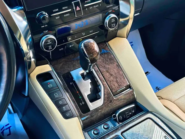 Toyota Alphard — Фото автомобиля 9