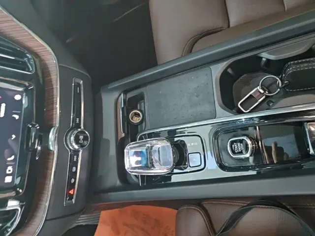 Volvo XC60 — Фото автомобиля 13