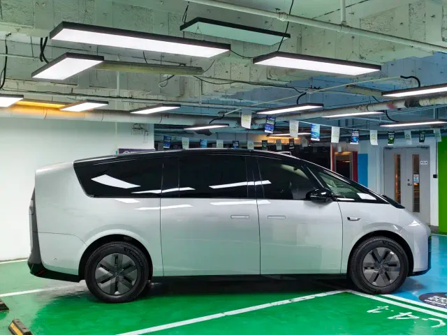 Li Auto MEGA — Фото автомобиля 6